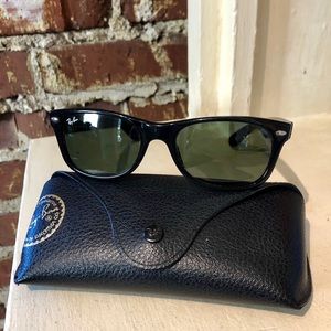 FINAL MOVING SALE - Ray-Ban Wayfarer RB2132